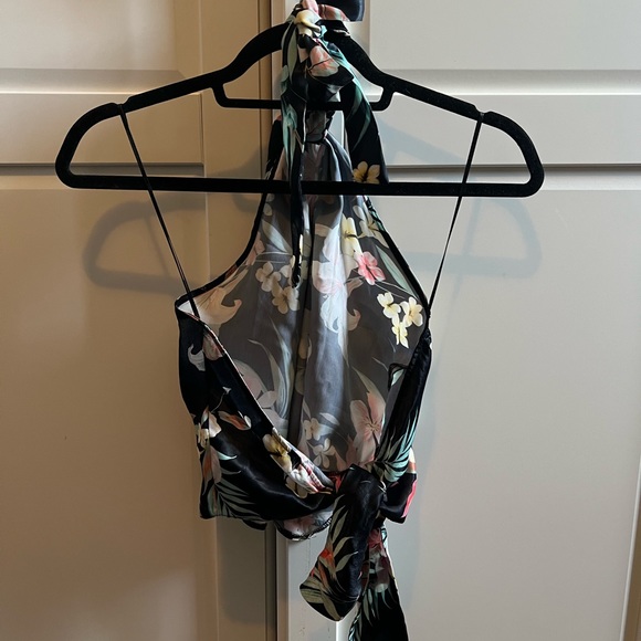 Asymmetric Halter Neck Floral Print Top. - Picture 3 of 3